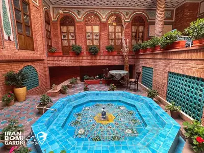 اقامتگاه سنتی با معماری قاجاری در شهر تهران
